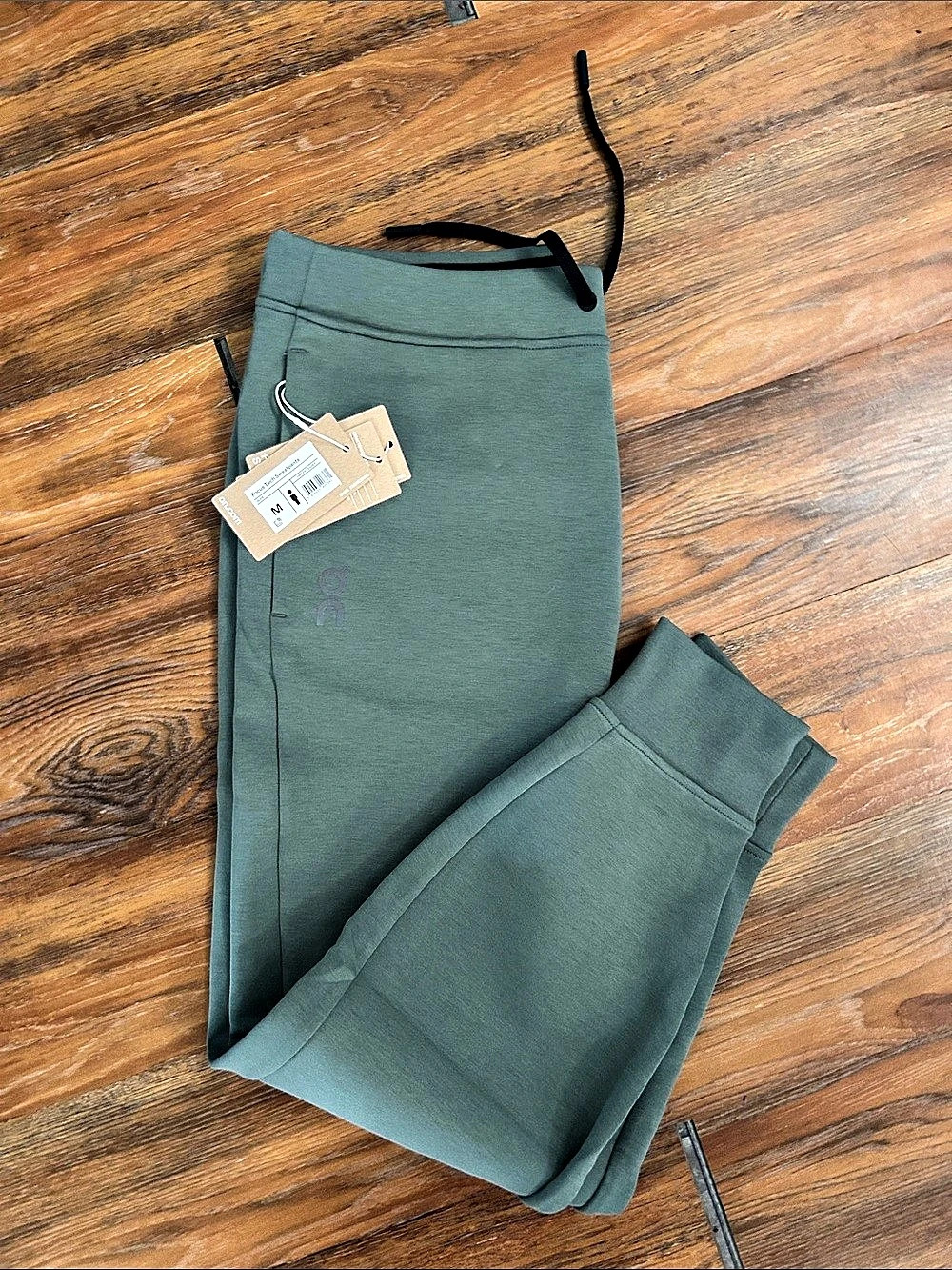 On Focus Tech Sweatpants Tech Sweatpants in Green Size Medium NWT